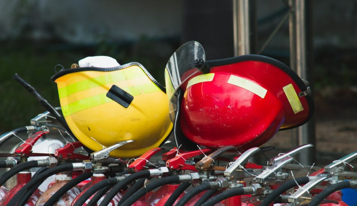 Jak wybrać odpowiednie środki ochrony osobistej ze sklepu pożarniczego?